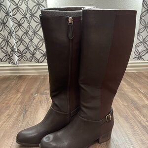 Liz Claiborne Brown Heeled Boots with Moderate Heel and Zipper Closure